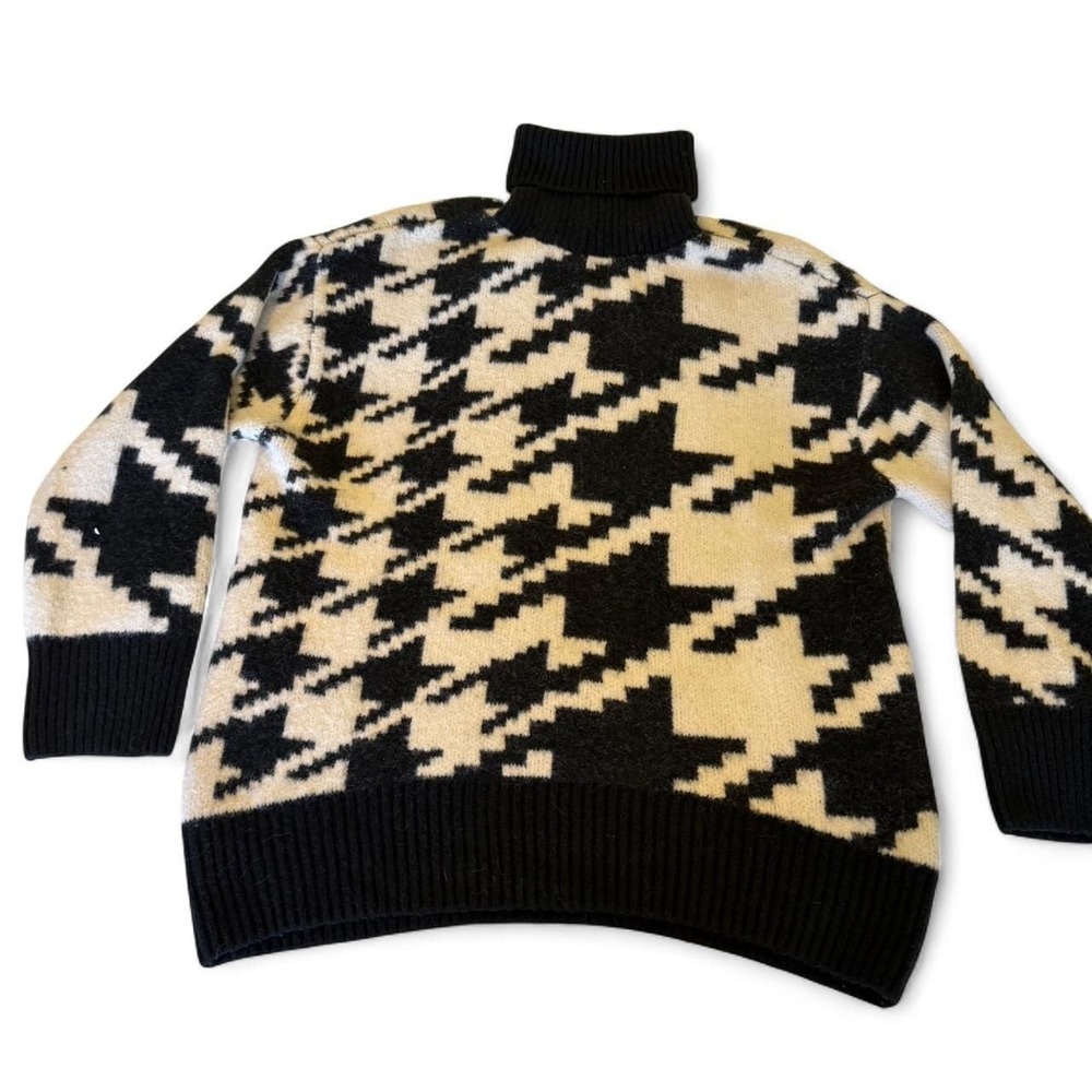 H&M Black and Cream Houndstooth Turtleneck Sweater, Size S - Fall Winter Knitwea